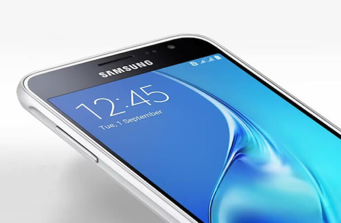 Samsung Galaxy J3 2016 SM-J320F, un entrée de gamme populaire